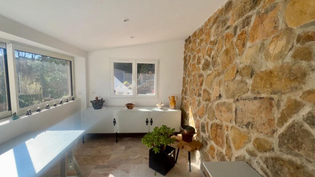 Ensemble immobilier Flassans 300 m2 – 11 pièces – 5 chambres – 330 m²