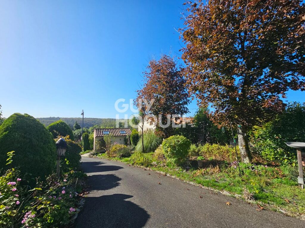 Maison atypique Mervent – 6 pièces – 4 chambres – 169 m²