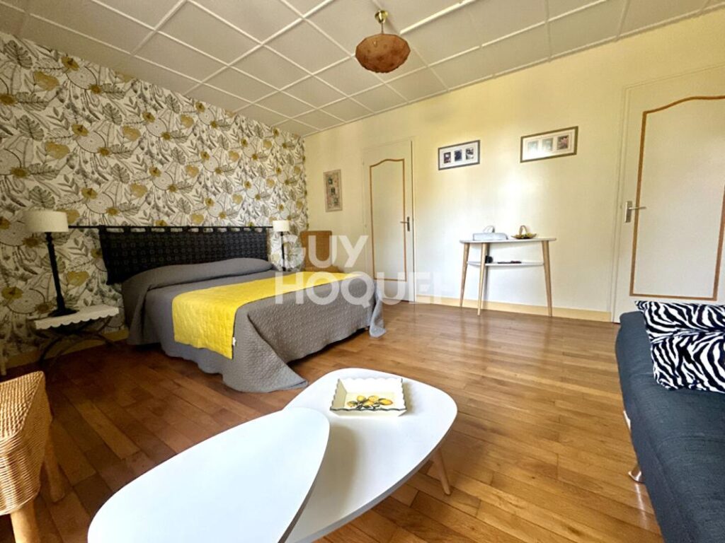 Maison à Foussais-Payré – 5 pièces – 6 chambres – 221 m²