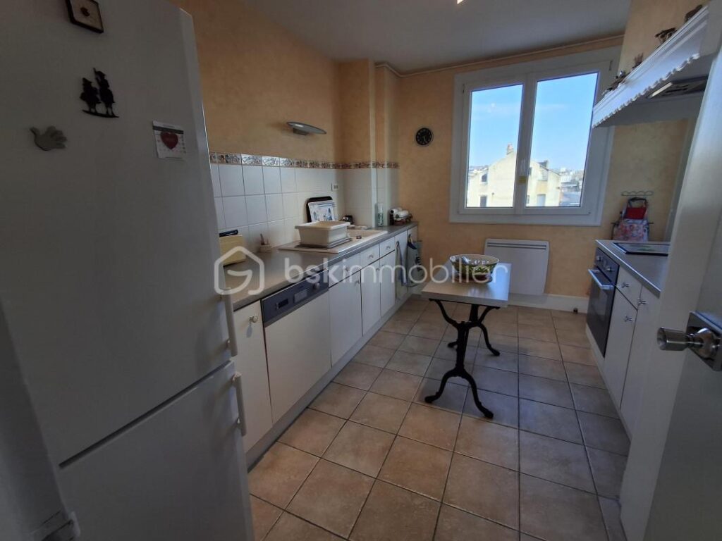***APPARTEMENT TRES BON ETAT FACE A LA MER AVEC BALCON DE TYPE F3 80M2 PARKING POSSIBLE DANS LA RESIDENCE*** – 4 pièces – 2 chambres – 78 m²