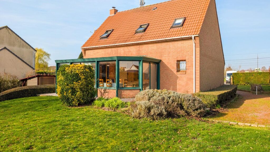 Pavillon individuel de 2000 – 3/4 Chambres – Terrain 1645 m² – 6 pièces – 4 chambres – 92 m²