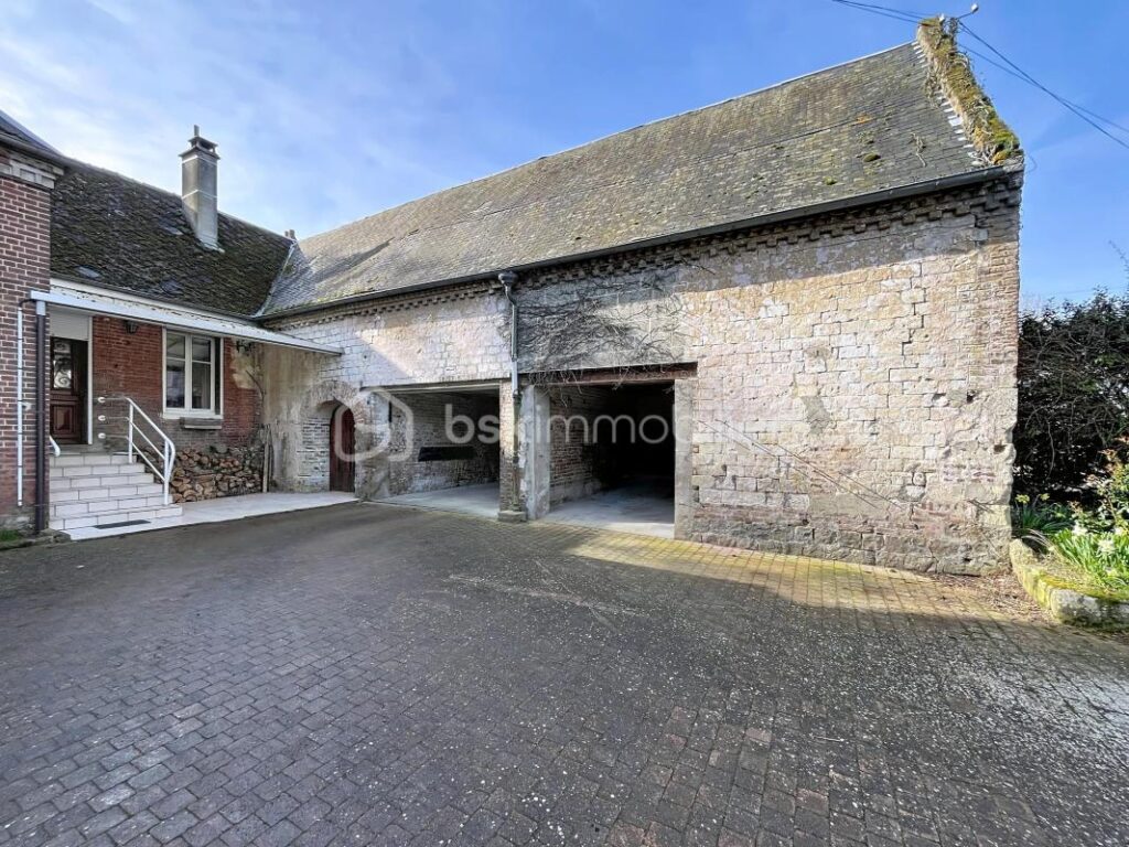 MAISON DE CARACTERE AVEC DEPENDANCE ET PARC ARBORE – 10 pièces – 6 chambres – 335 m²