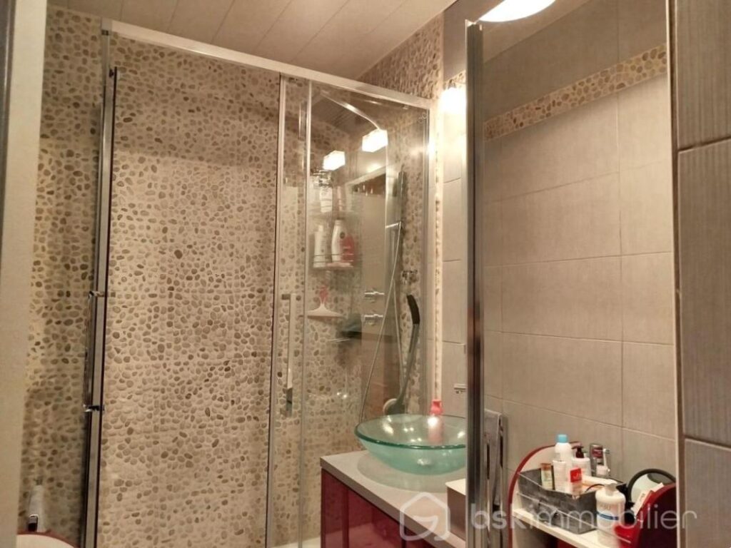 BEL APPARTEMENT IDEALEMENT SITUE – 5 pièces – 3 chambres – 92 m²