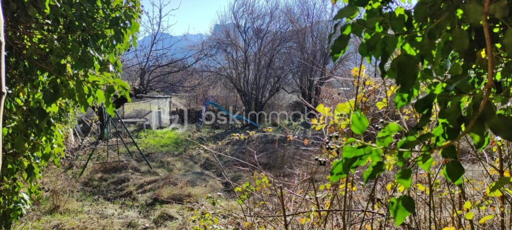 Maison 154 m² habitable + studio en sous sol ( à rénover entièrement ) – 6 pièces – 4 chambres – 154 m²