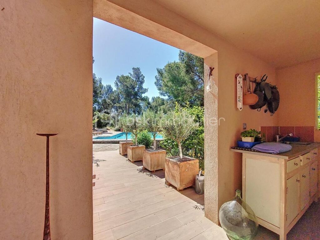 VILLA DE CARACTERE – 6 pièces – 5 chambres – 135 m²