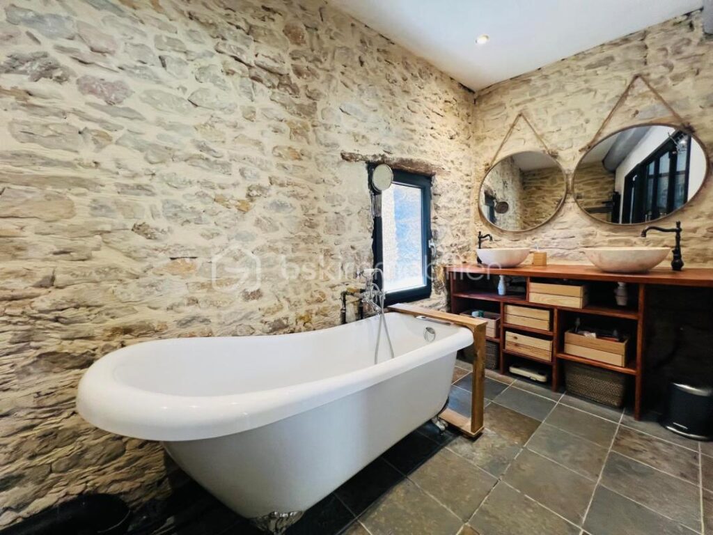 MAISON T3 AVEC TERRASSE – CHARME DES PIERRES DOREES ET DU BOIS – 3 pièces – 2 chambres – 93 m²