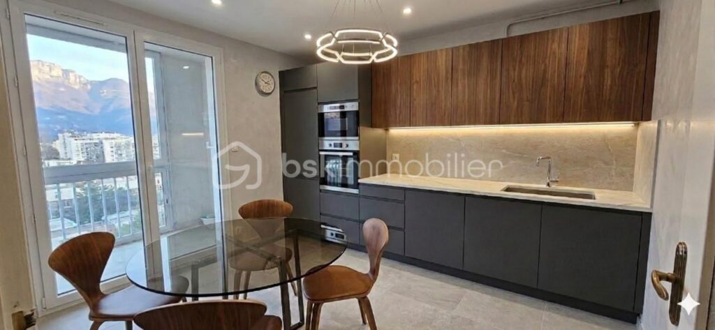 appartement T3 à rénover dans résidence quartier eaux claires – 4 pièces – 3 chambres – 83 m²