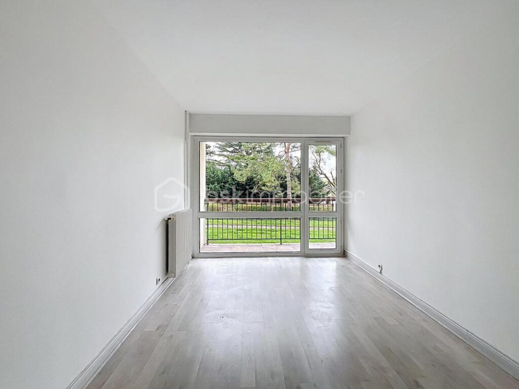 🌿 SOISY-SUR-SEINE (91450) – Appartement 3 pièces de 75 m² entièrement rénové – Résidence verdoyante et sécurisée – 3 pièces – 2 chambres – 75 m²