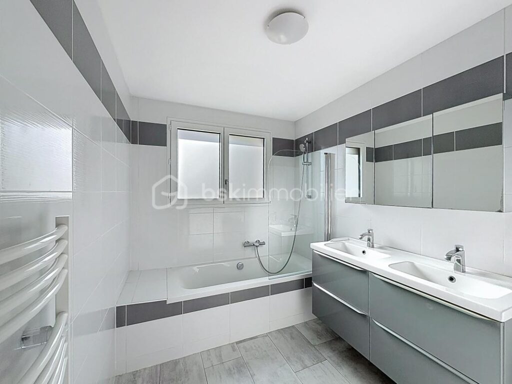 Maison contemporaine 136 m² – terrain 4 000 m² – grand séjour 60 m² – 10 min Redon – 5 pièces – 3 chambres – 136 m²