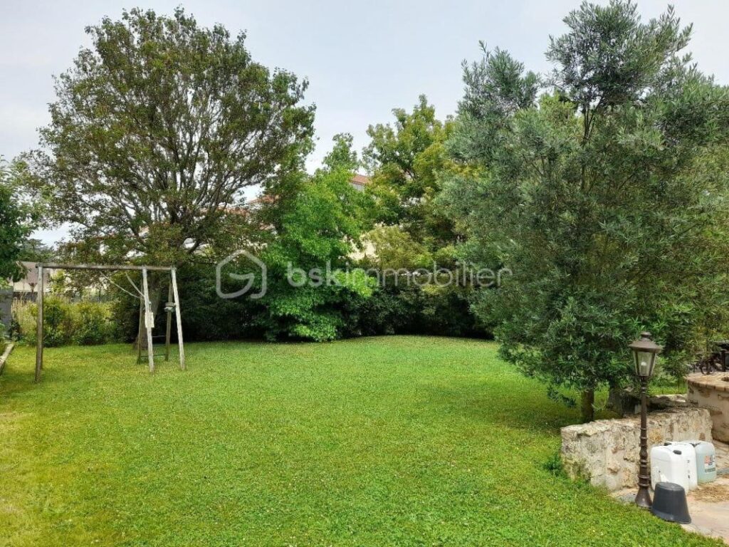 SPACIEUSE MAISON INDEPENDANTE! – 8 pièces – 5 chambres – 150 m²