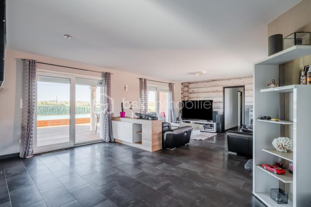 RARE MAISON PLAIN PIED DOUBLE GARAGE PISCINE SPA ET HAMMAM – 7 pièces – 4 chambres – 190 m²