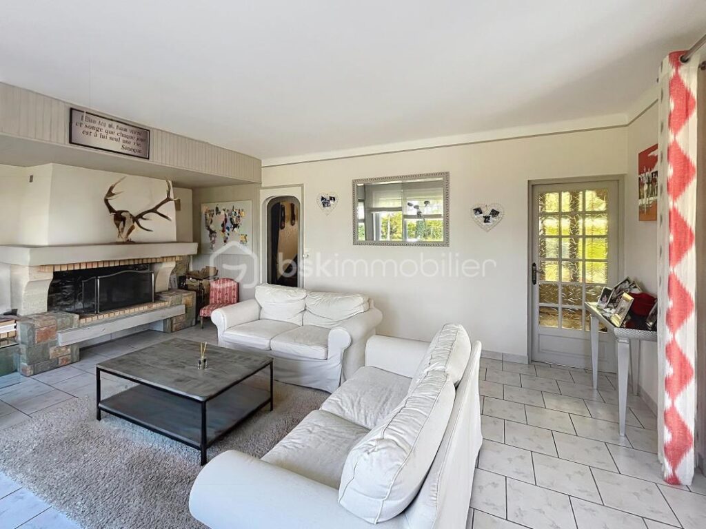 PROPRIETE DE CARACTERE – 7 pièces – 4 chambres – 210 m²