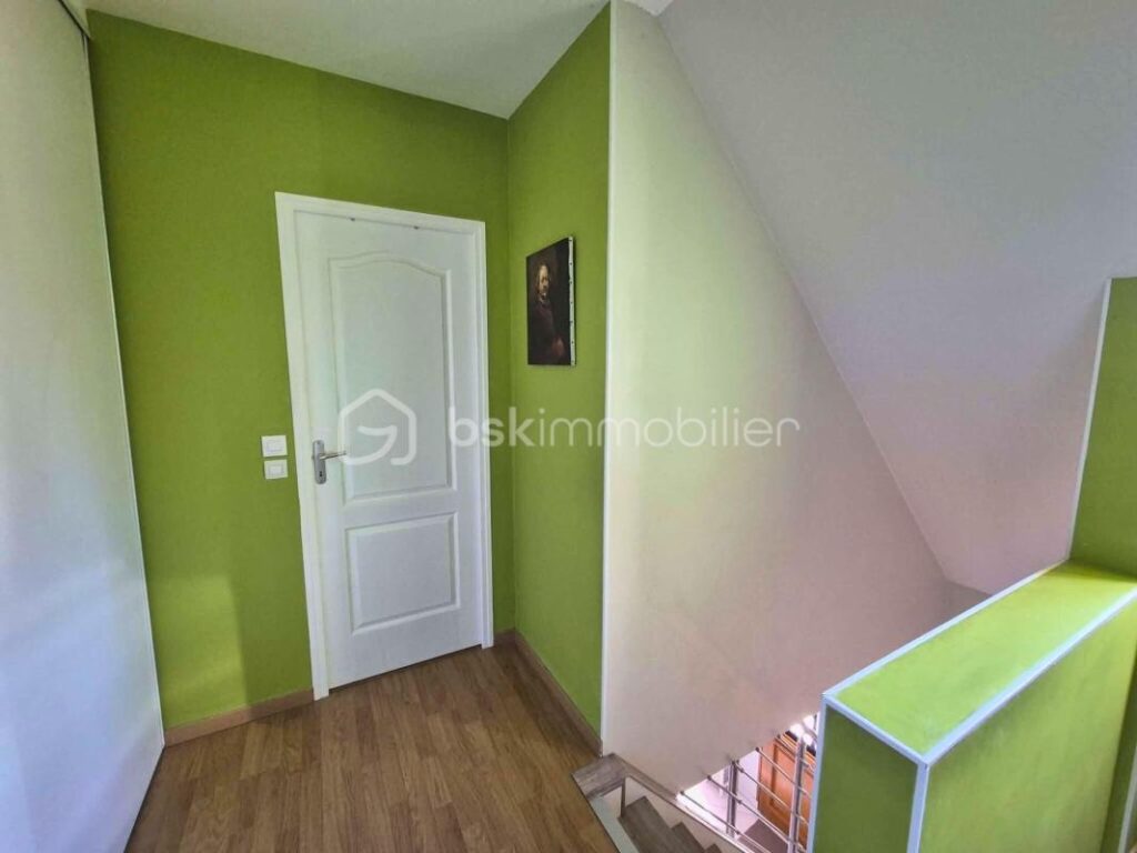 Maison individuelle 137m2, clé en main – Autonomie de plain‑pied – Vue sur étang – Terrain 860 m2 clos & garage – Aucun travaux – 4 pièces – 3 chambres – 137 m²