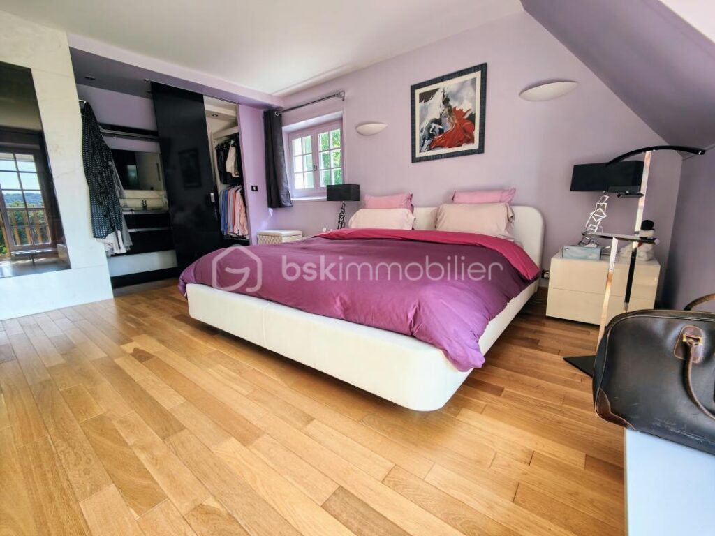 Maison d’exception dans un parc boisé privé avec tennis – 7 pièces – 4 chambres – 171 m²