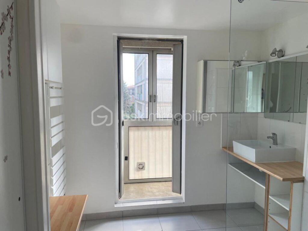 Appartement T3/4 lumineux, confortable et avec parking, très proche du centre historique d’AIX EN PROVENCE. A DECOUVRIR SANS TARDER! – 3 pièces – 2 chambres – 76 m²