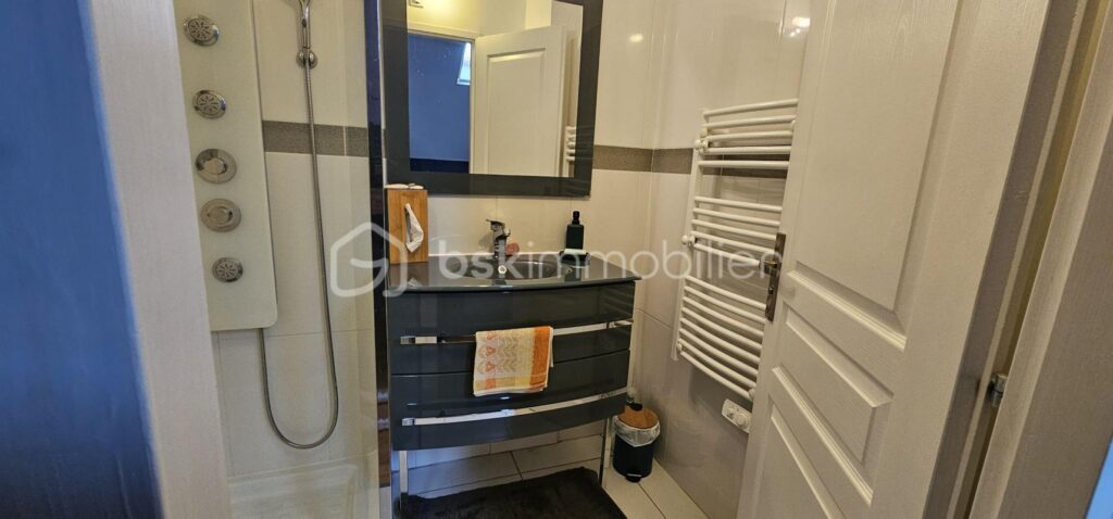 LOCATION T4 Traversant 101M² – Dernier étage – 2 balcons sans vis-à-vis – Quartier des Amoureux à Nîmes – 4 pièces – 3 chambres – 101 m²