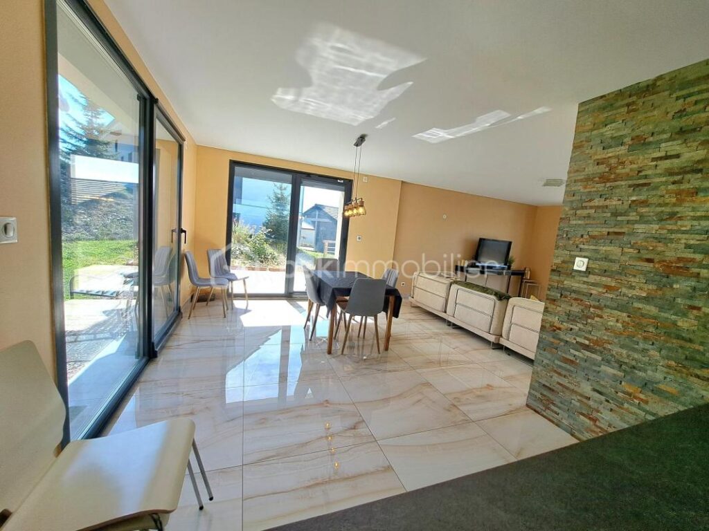 Maison récente de type 6 avec vue dégagée sur belle parcelle de 650 m² – Secteur de la Caronnée – 6 pièces – 4 chambres – 155 m²