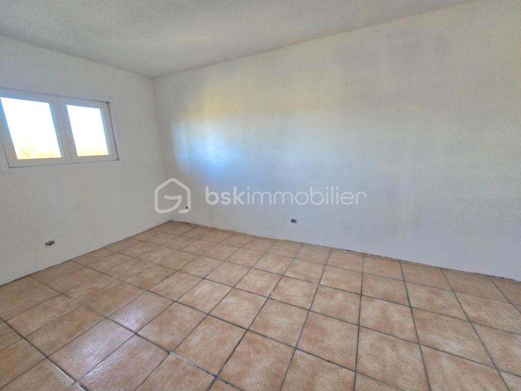 Maison avec dépendances + appartement indépendant – Vue dégagée sur la Chaîne des Puys – Impasse – Limons (63290) – 5 pièces – 3 chambres – 100 m²