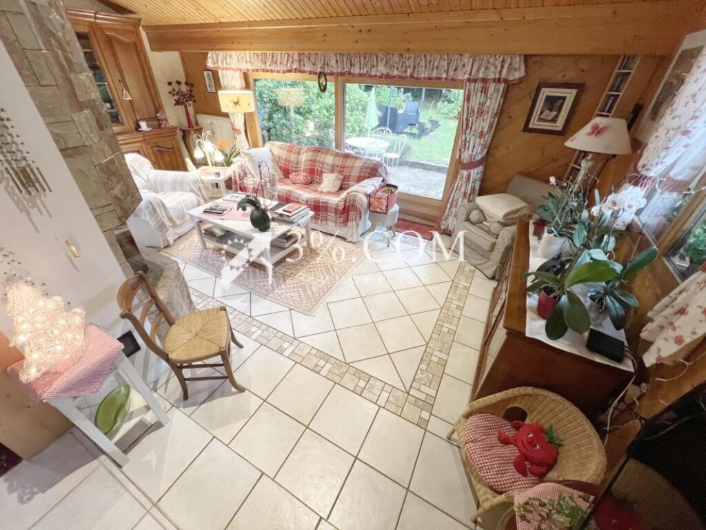 Chalet de Caractére + 5000 M2 Terrain 147 m2 – 9 pièces – 4 chambres – 147 m²