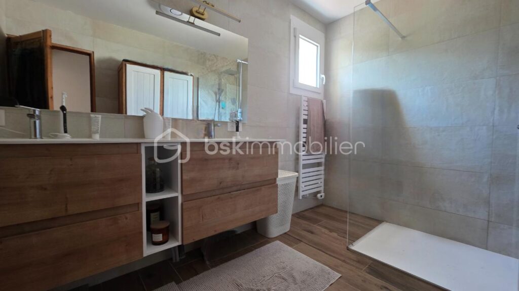 MAISON MONCAUT- 4 CHAMBRES-PISCINE- GARAGE – TERRAIN 3 HECTARES – 5 pièces – 4 chambres – 164 m²