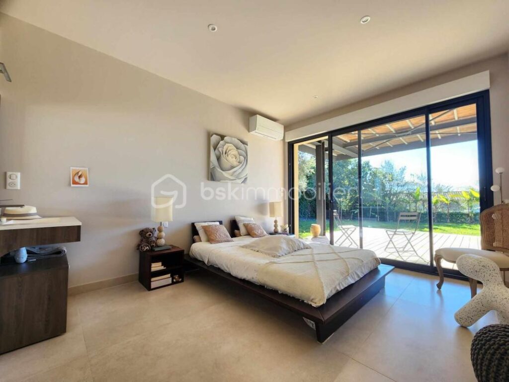 À Pézenas, superbe villa d’architecte – 3 pièces – 3 chambres – 180 m²