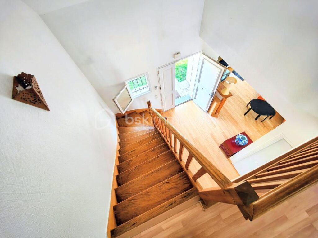 A l’abris des regards, belle maison familiale av 4 chambres et garage – 6 pièces – 4 chambres – 146 m²