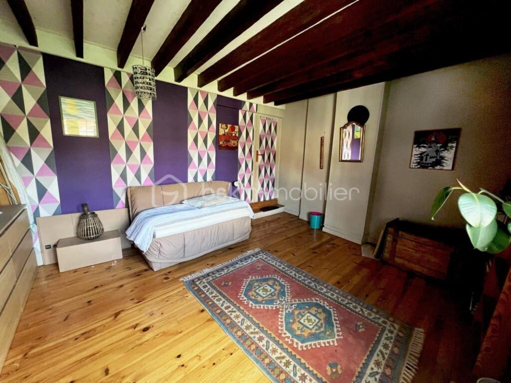 Maison de caractère de 130m2 sur jardin paysagé de 650m2 au Coeur du VEXIN – 7 pièces – 3 chambres – 130 m²