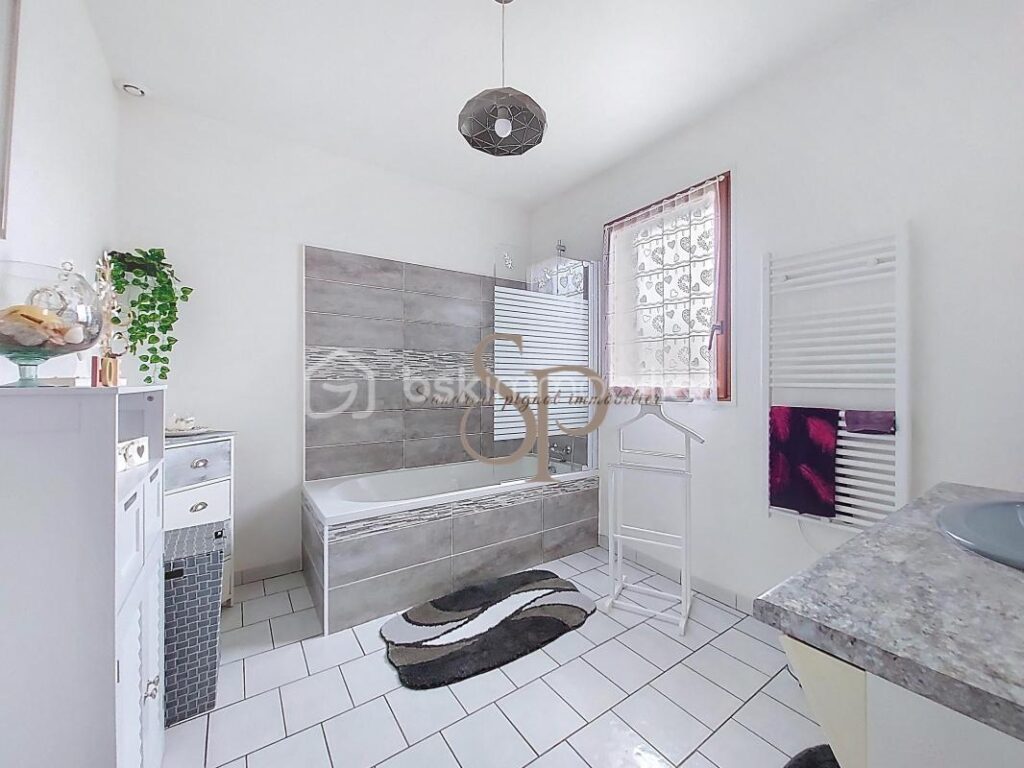 Maison 5 pièces 3 chambres – 5 pièces – 3 chambres – 106 m²