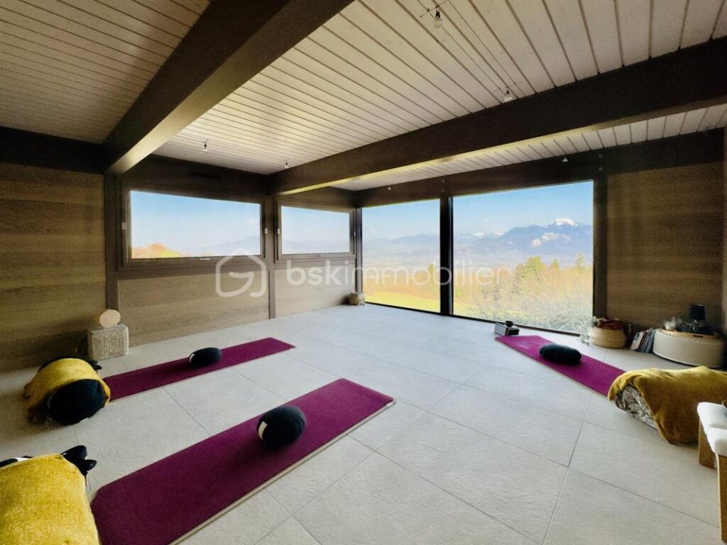 Propriété d’architecte Dunoyer – Panorama alpin exceptionnel, piscine & double habitation – Proche Annecy / Genève / Chamonix – 10 pièces – 5 chambres – 276 m²