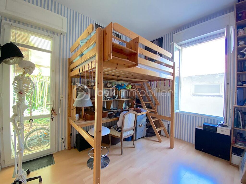 Maison avec 4/5 chambres + un studio indépendant + une piscine !!! De l’espace, du calme et du charme !!! – 8 pièces – 5 chambres – 215 m²