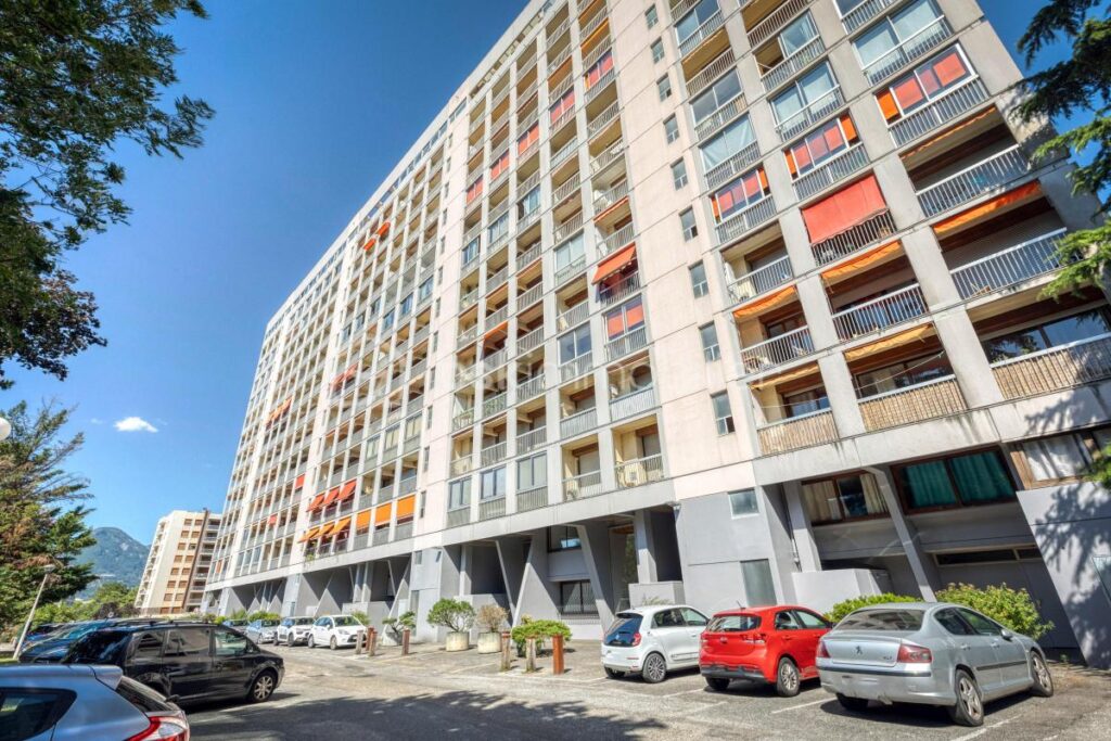 APPARTEMENT T4 93M² – 4 pièces – 2 chambres – 93 m²