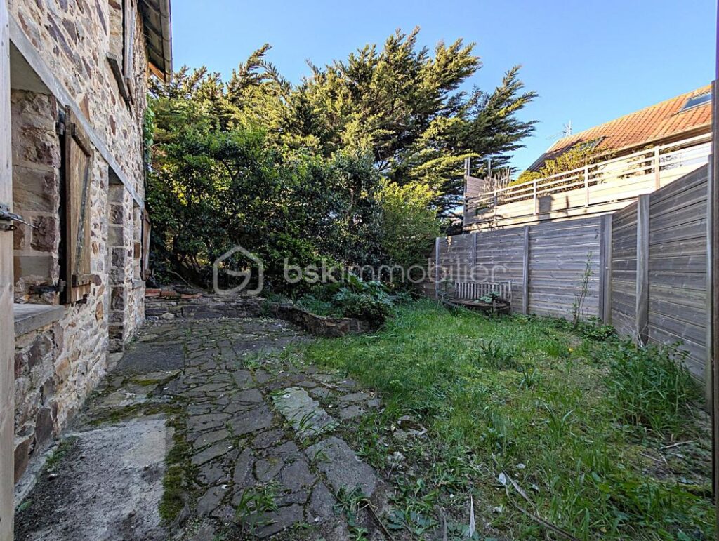 MAISON EN PIERRE FACE A LA MER – 40.78m² – CHARME – BARNEVILLE 50270 – 3 pièces – 1 chambre – 40 m²