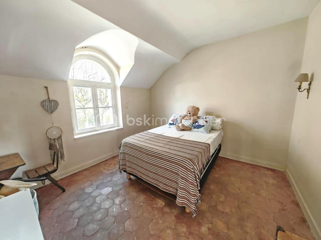 Maison de charme en bord de Seine – 5 chambres – 7 pièces – 5 chambres – 140 m²