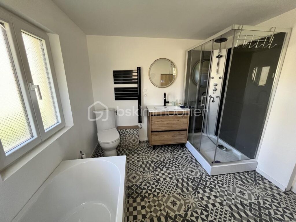 Superbe maison de campagne fraîchement rénovée sur son magnifique terrain au cœur de la forêt – 4 pièces – 2 chambres – 90 m²