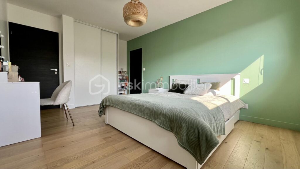 Maison cubique individuelle avec piscine – 7 pièces – 4 chambres – 245 m²