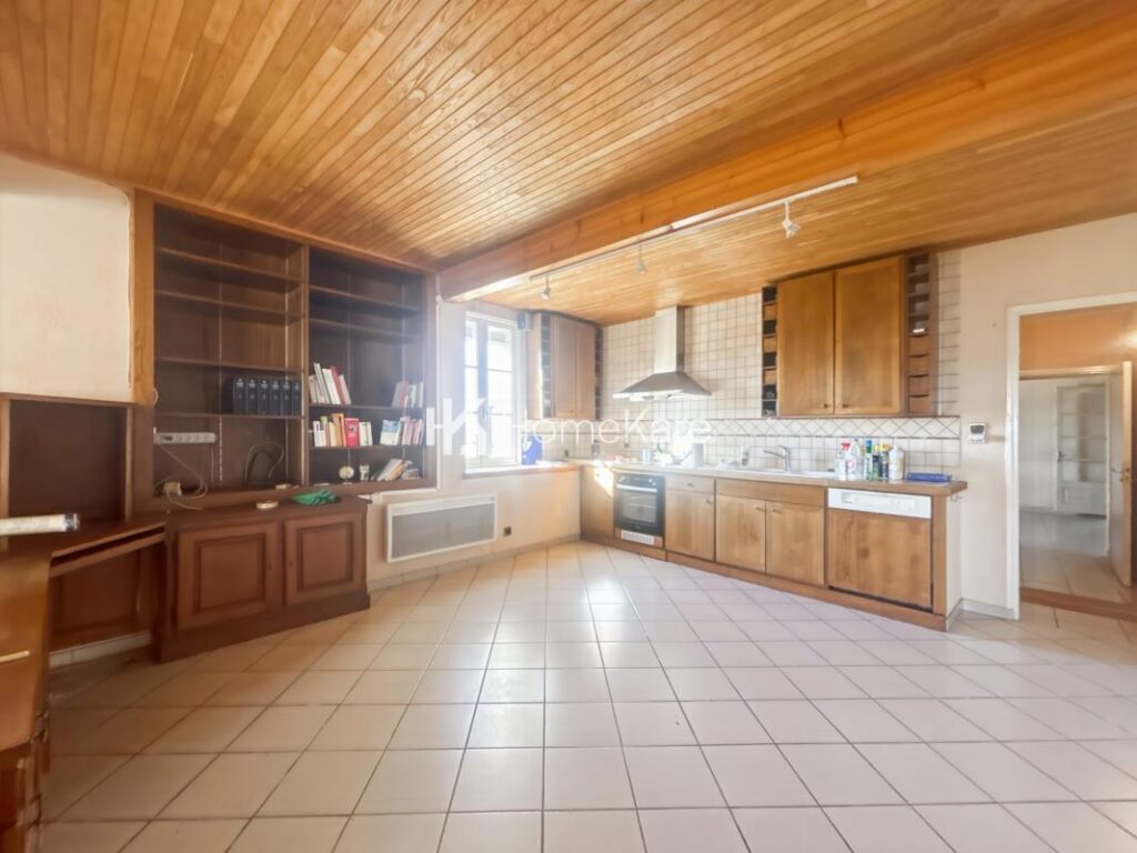 UNE VUE IMPRENABLE !!! – 11 pièces – 4 chambres – 280 m²