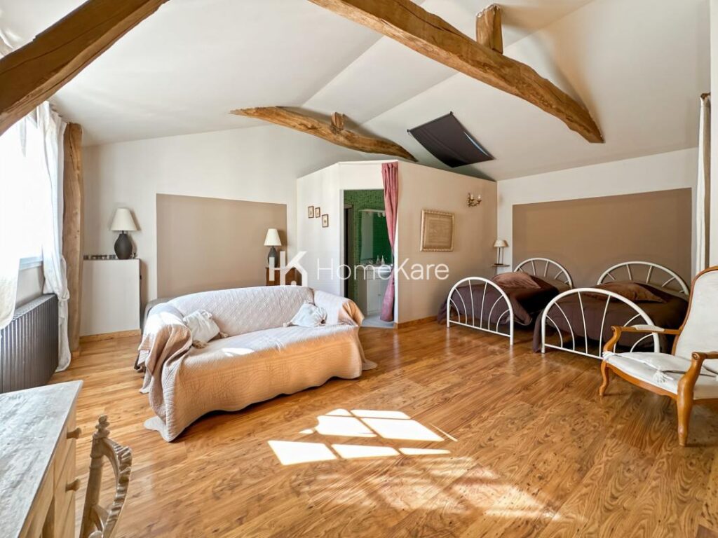 MAISON FAMILIALE – 9 pièces – 6 chambres – 300 m²