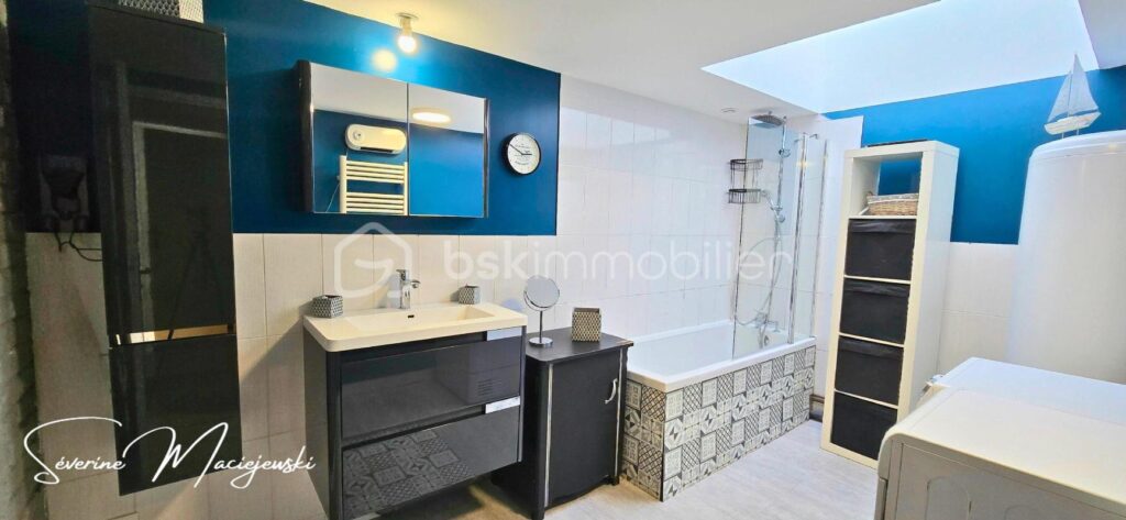 Propriété semi plain pied de 260 m² – 10 pièces – 6 chambres – 260 m²