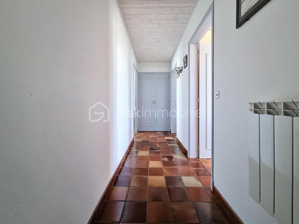 MAISON avec sous-sol total et piscine – 5 pièces – 4 chambres – 126 m²