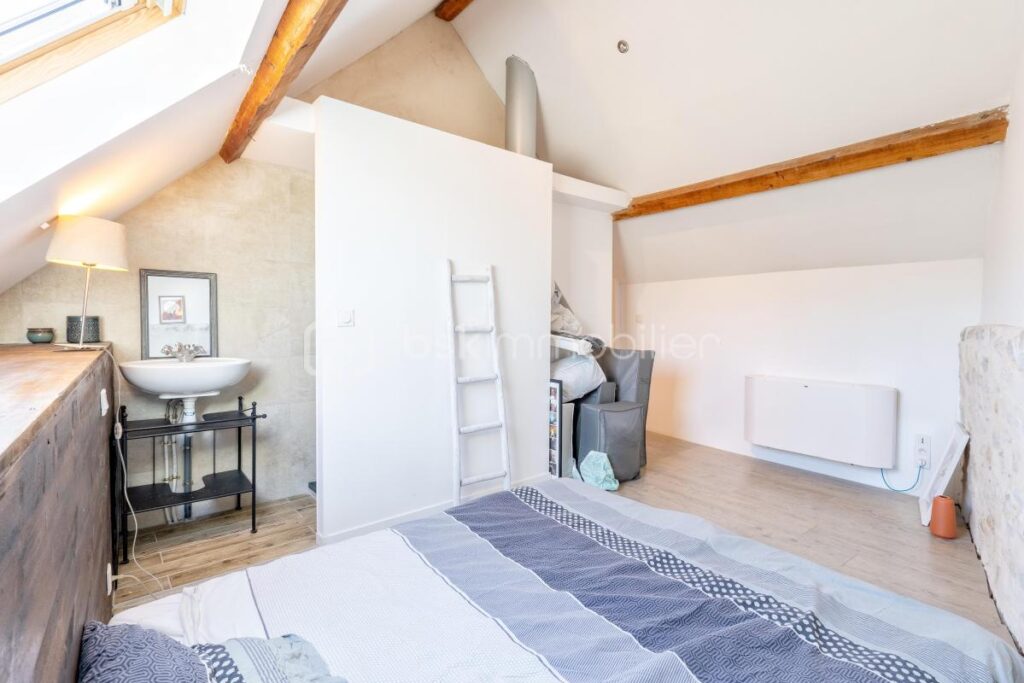 Maison de caractère de 170m2 sur un terrain de 2370m2 – 6 pièces – 4 chambres – 168 m²