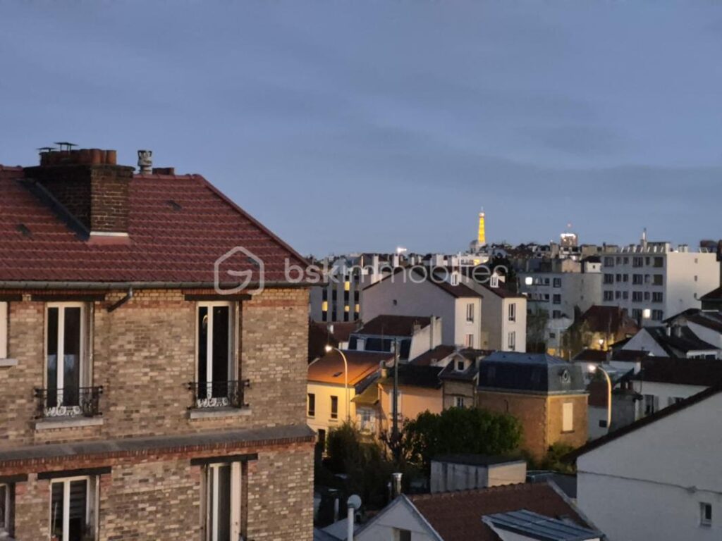 DERNIER ETAGE AVEC BALCON ET VUE SPECTACULAIRE SUR PARIS ET LA DEFENSE – 3 pièces – 2 chambres – 59 m²