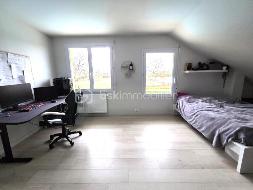 Villa contemporraine 490 000 € – 7 pièces – 5 chambres – 161 m²