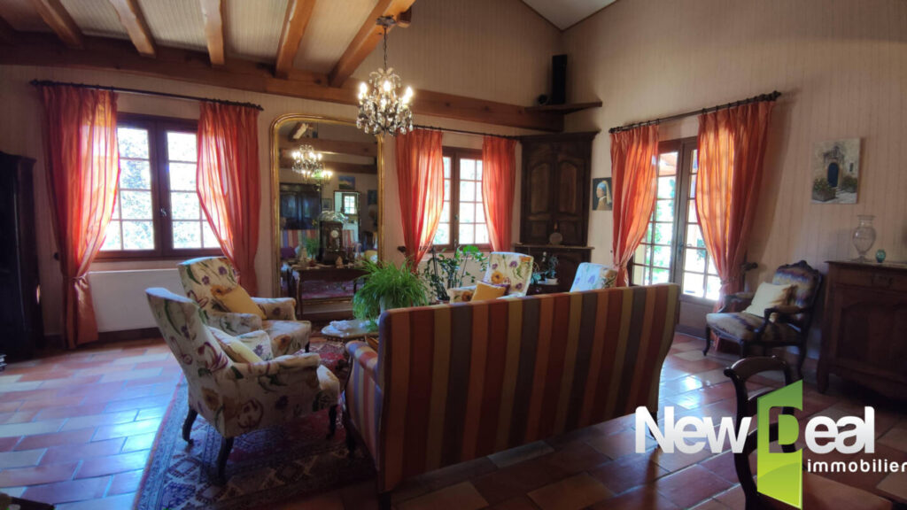 Maison 220 m² avec étang et parc – cadre exceptionnel à Bergerac – 6 pièces – 4 chambres – 217 m²