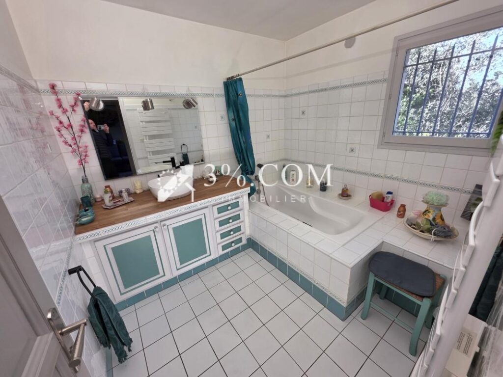 Grande villa dans quartier verdoyant – 6 pièces – 4 chambres – 145 m²