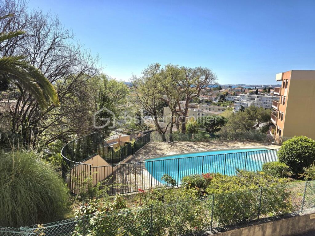 Superbe 2 pièces rénové – Dernier étage – Vue mer panoramique – 2 pièces – 1 chambre – 47 m²