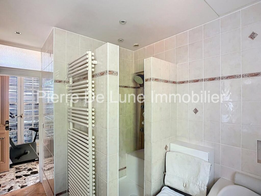 Propriété de caractère avec vue panoramique – 10 pièces – 4 chambres – 426 m²