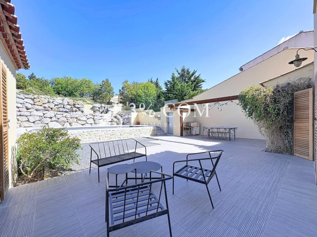 Villa contemporaine d&rsquo;architecte – 7 pièces dans un cadre na – 7 pièces – 4 chambres – 157 m²