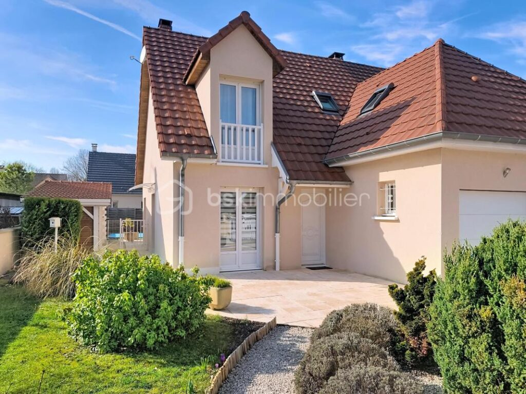 BELLE MAISON AVEC PISCINE PROCHE DE DIJON – 4 pièces – 3 chambres – 110 m²