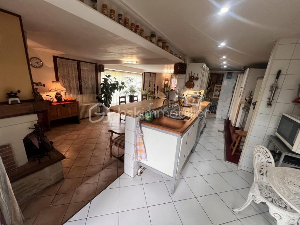 Maison Rare aux Volumes Exceptionnels de 230 M² – 8 pièces – 4 chambres – 230 m²