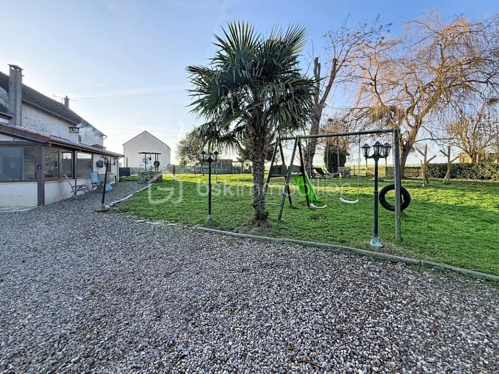 Maison Briarde de Caractère • 173 m² habitables • 2 200 m² de terrain • Entièrement rénovée – 7 pièces – 5 chambres – 173 m²